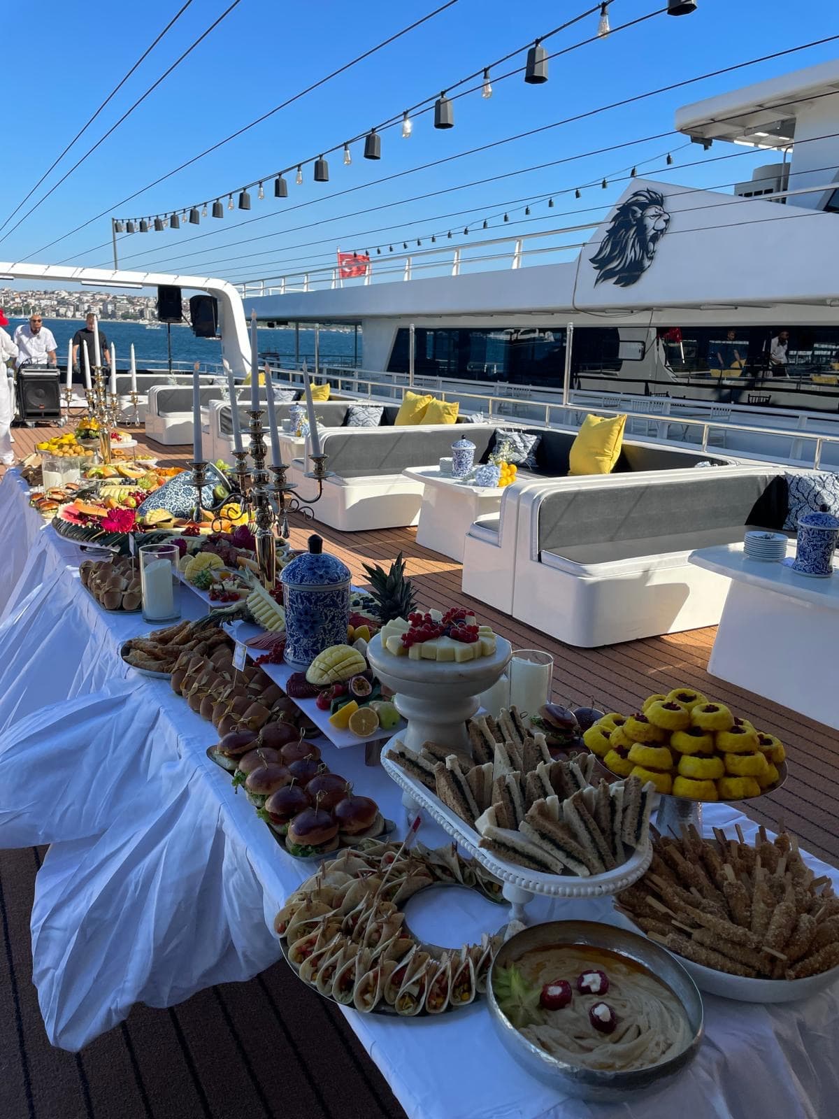 Güverte catering ve ikram sunumu